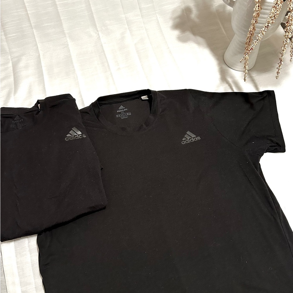 2 Adidas Freelift Climalite XL T-shirts